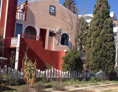 STUDIO-APARTMANI i SOBE "GASO", privatni smeštaj u mestu Bijela, Crna Gora